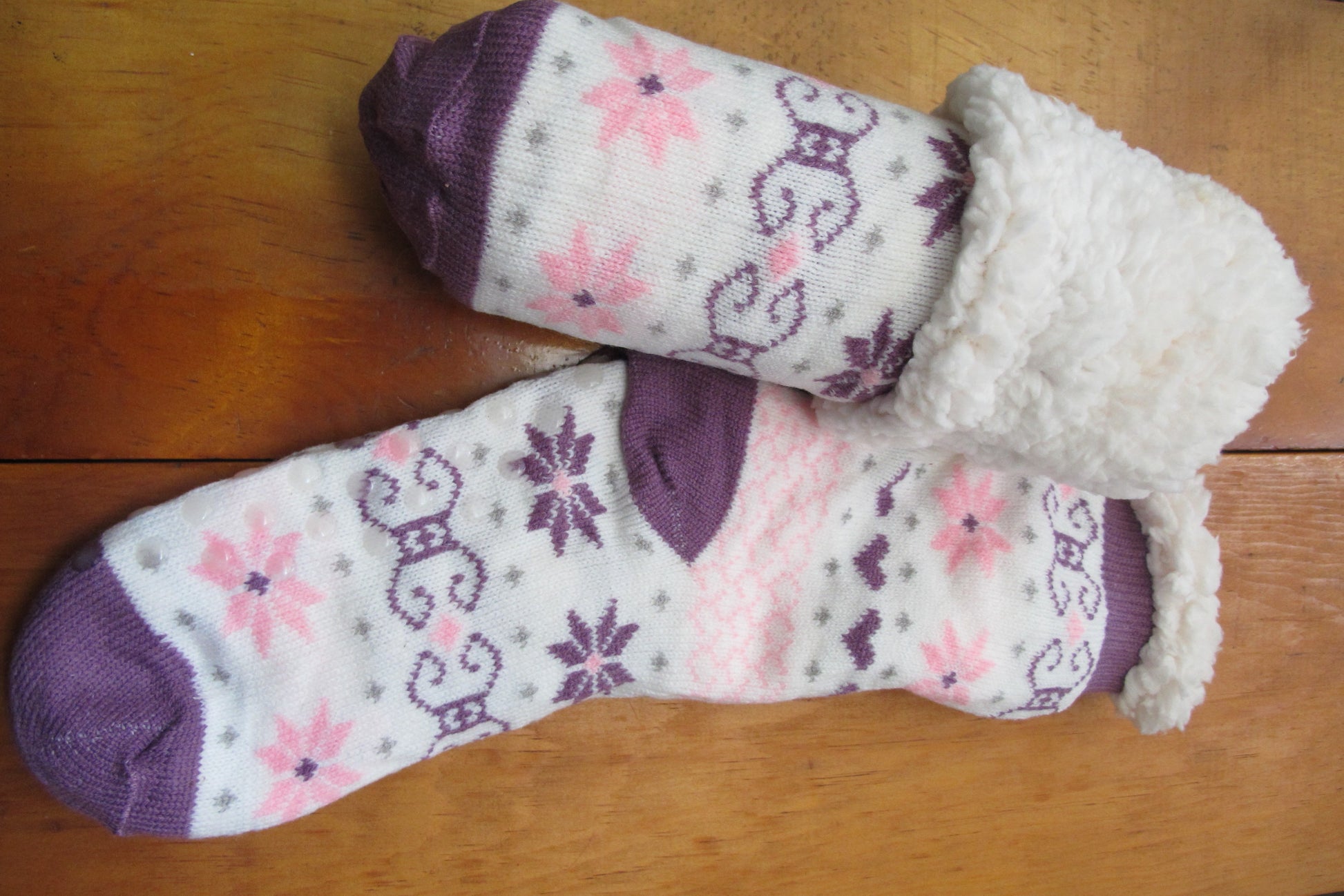 Sherpa-Lined Cabin Socks ; pink and purple color.  Faireisle desgin. 